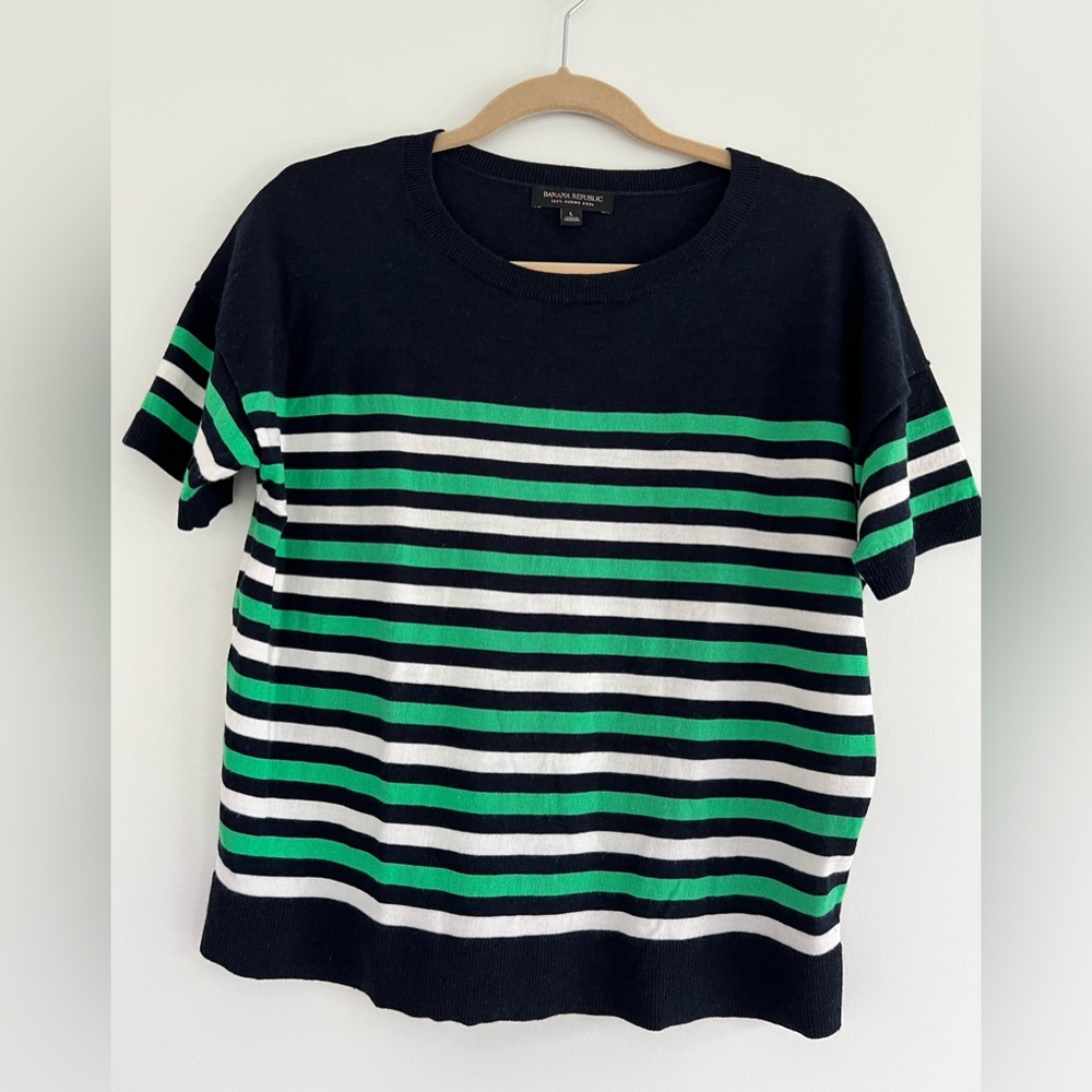 Banana Republic women’s Large 100% merino wool striped top. Navy, green & white